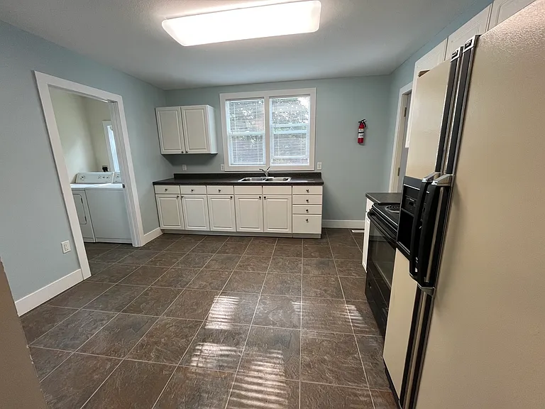 556 Franklin St #1 — Photo 1