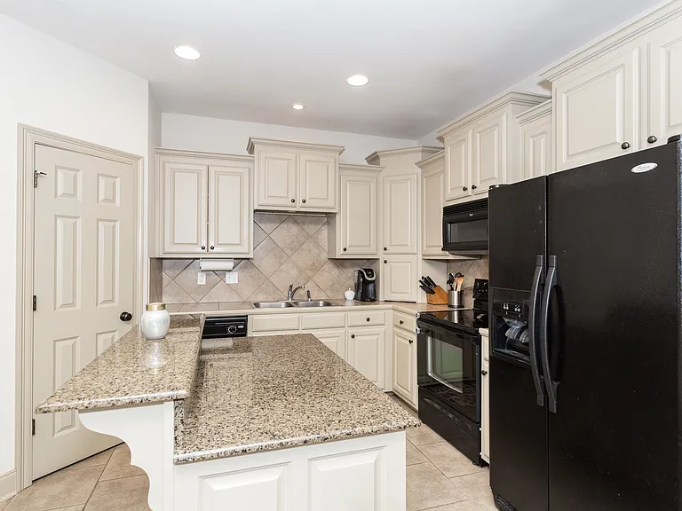 735 Fall Creek Dr — Photo 7