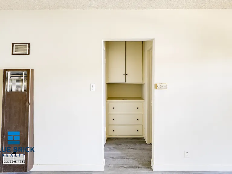 1055 N El Centro Ave #8 — Photo 8