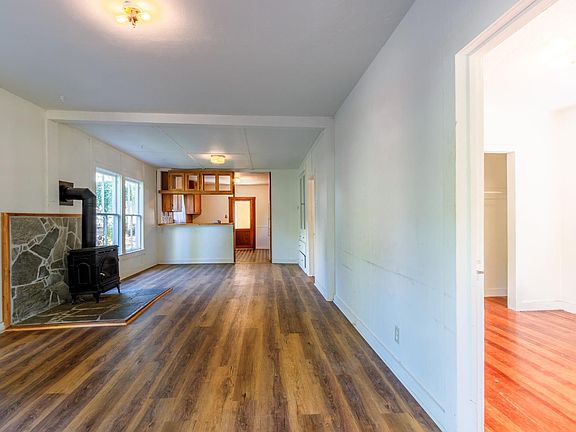 3rd image of 351 Long St