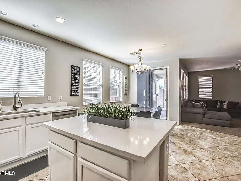 3245 E Morning Star Ln — Photo 5