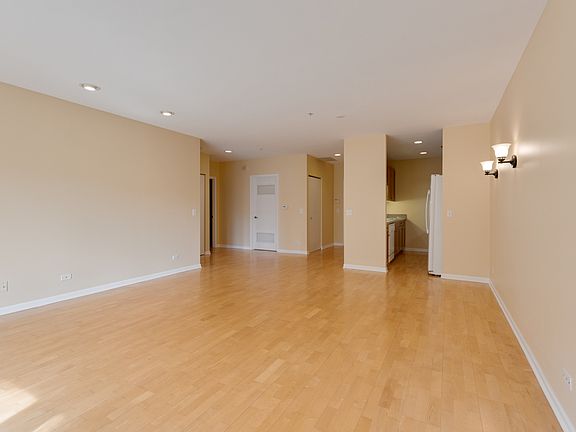 5th image of 1319 Chicago Ave APT 104