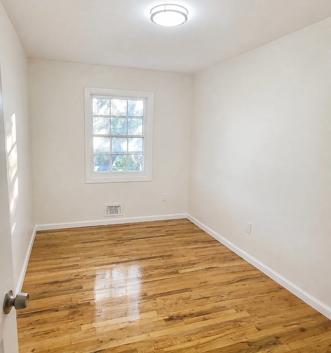 4 bed, 2.5 bath, 3374 sqft, $4,500 — Photo 3