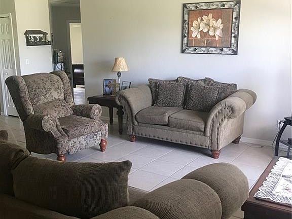 4th image of 838 Woodridge Cir