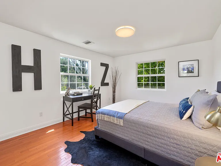 13230 Hesby St — Photo 30