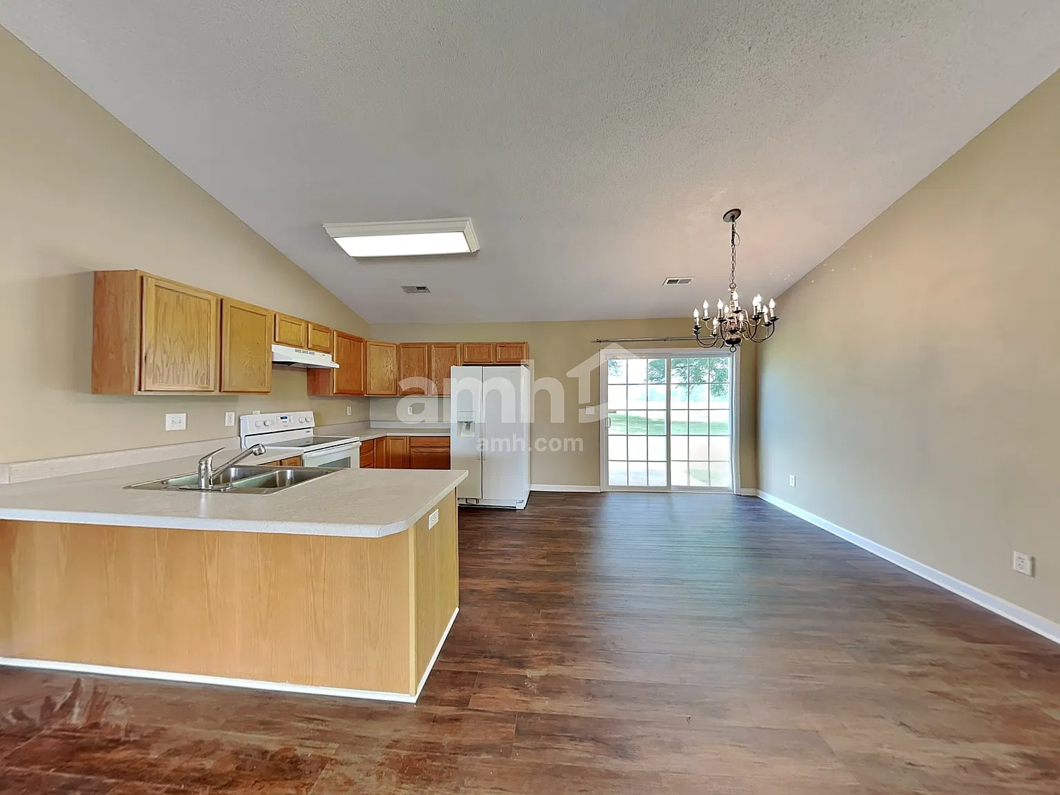 3 bed, 2.0 bath, 1379 sqft, $1,800 — Photo 4