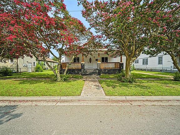 2nd image of 1907 Azalea Ave