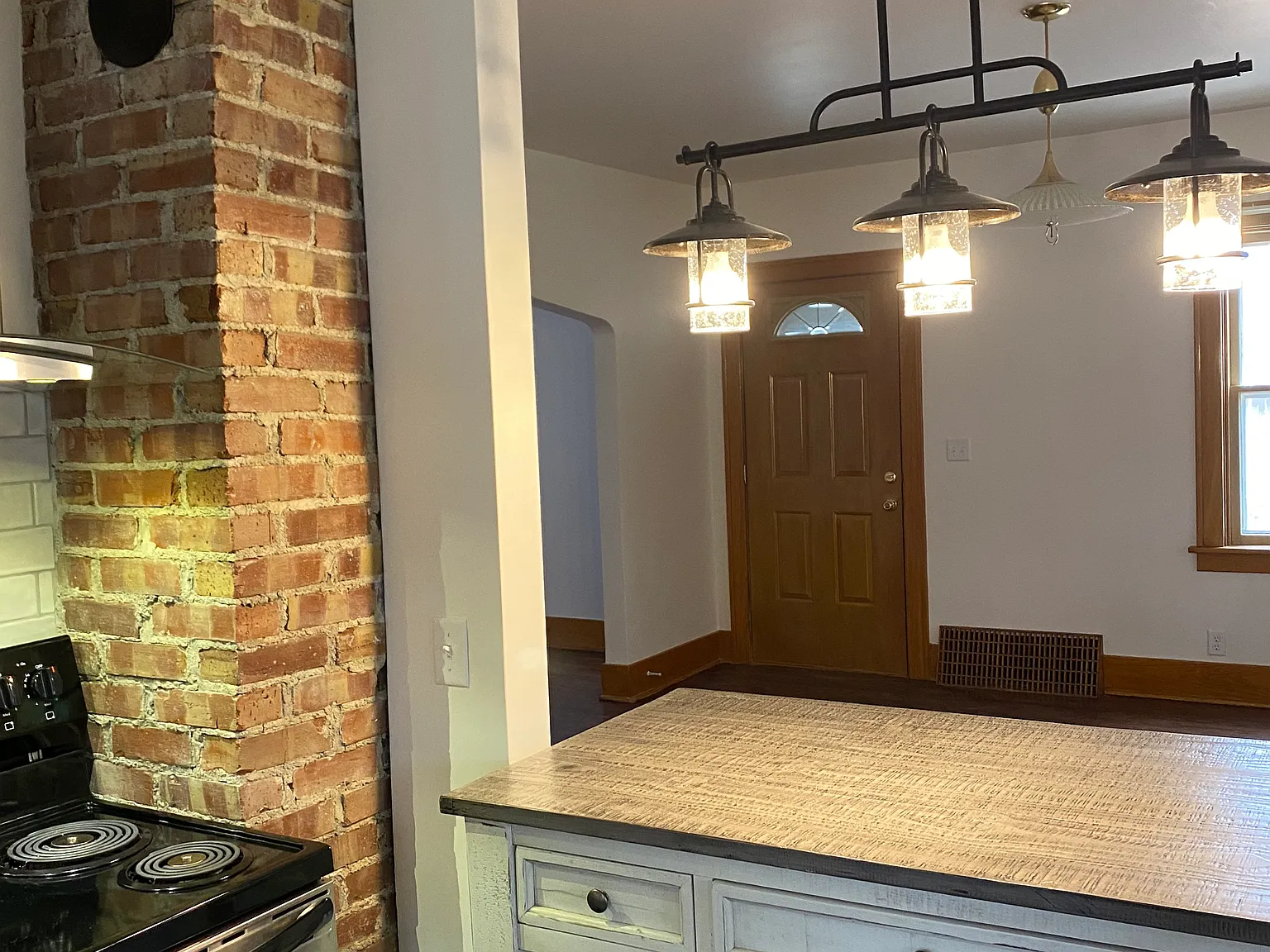 4 bed, 1500 sqft, $2,450 — Photo 3