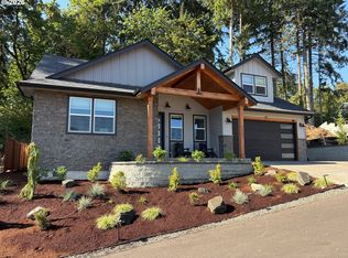 980 S 66th Pl, Springfield, OR 97478