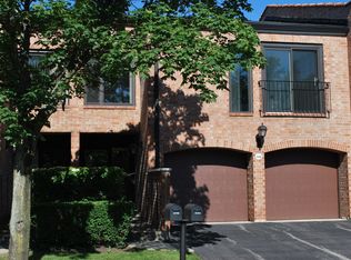 2S768 Jamestown Trl, Oak Brook, IL 60523
