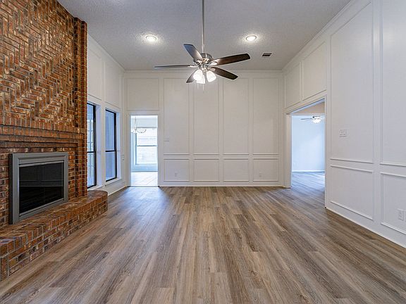 High ceiling Family Living Room