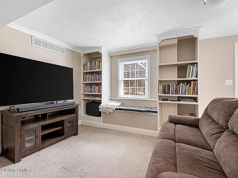4 bed, 2186 sqft, $2,600 — Photo 4