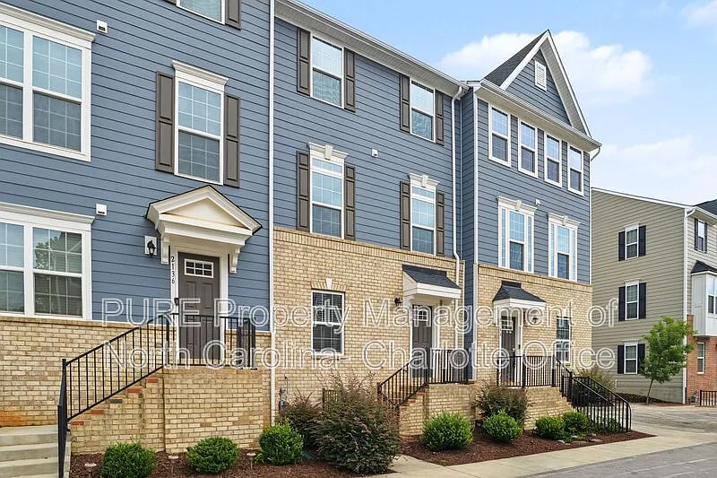 3 bed, 2.5 bath, 1676 sqft, $1,800 — Photo 3