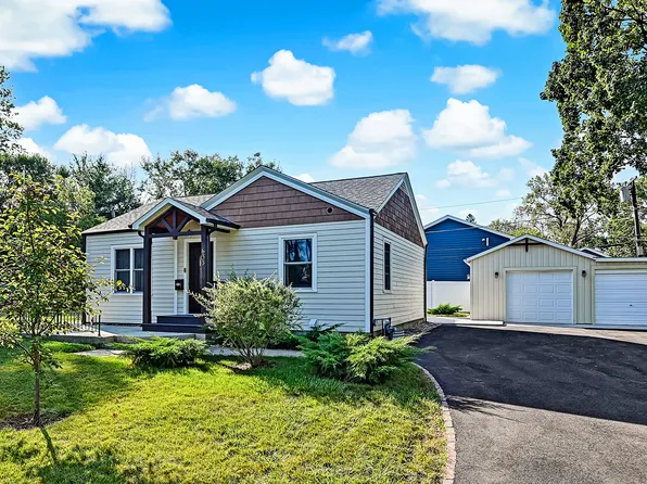 633 Dawn Pl, Downers Grove, IL 60515