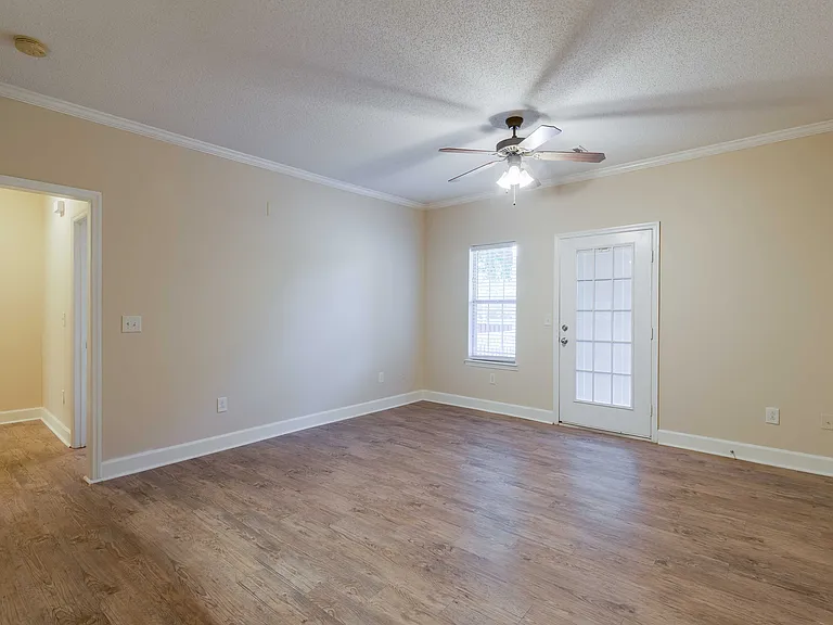 Bedford Parke Apartments — Photo 9