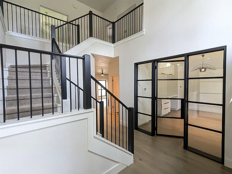 9257 Scenic Bluff Dr — Photo 3