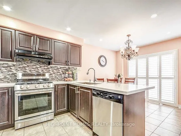 141 Pilkington Dr — Photo 6