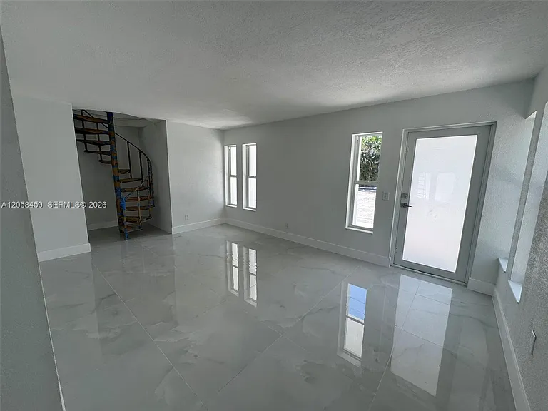 3315 NW 13th Ter #3315 — Photo 4