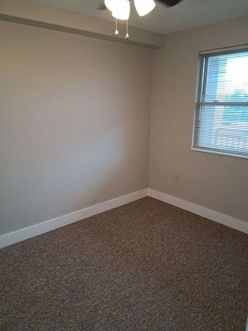 8th floor Lake Plaza unit - lease includes 3 parking spaces!! $4200/month - sign now, move in 8/1... — Photo 4