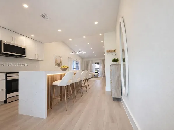 769 Banks Rd #119, Margate, FL 33063