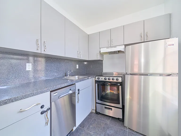 484 9th Ave #2A — Photo 6