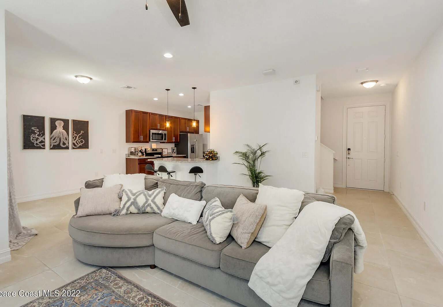 3 bed, 2.5 bath, 1510 sqft, $2,300 — Photo 3