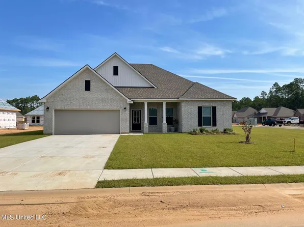 11485 Memphis Cir, Ocean Springs, MS 39564