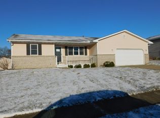 321 Azalea Ln, Lowell, IN 46356