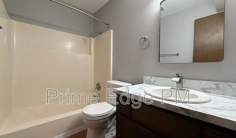 4520 Calvert St #7 — Photo 14