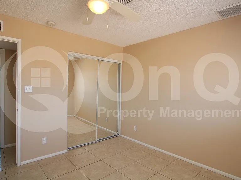 4312 E Burgess Ln — Photo 7