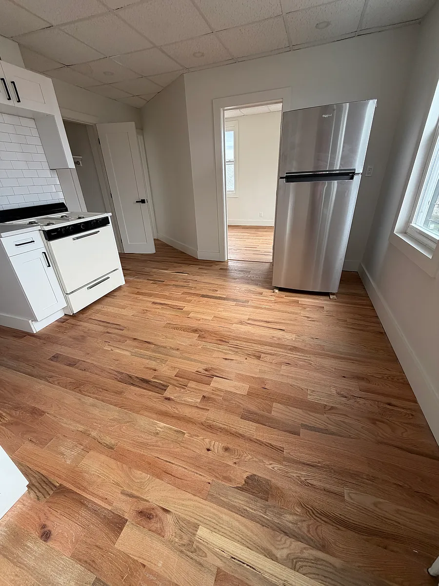 Building Photo - 521-523 Bayway Ave #3