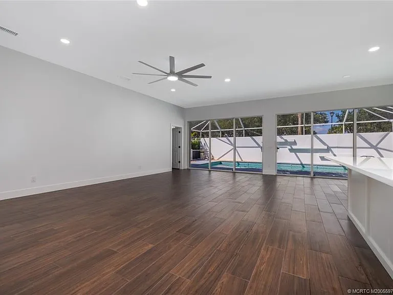 2198 SW Mayflower Dr — Photo 13