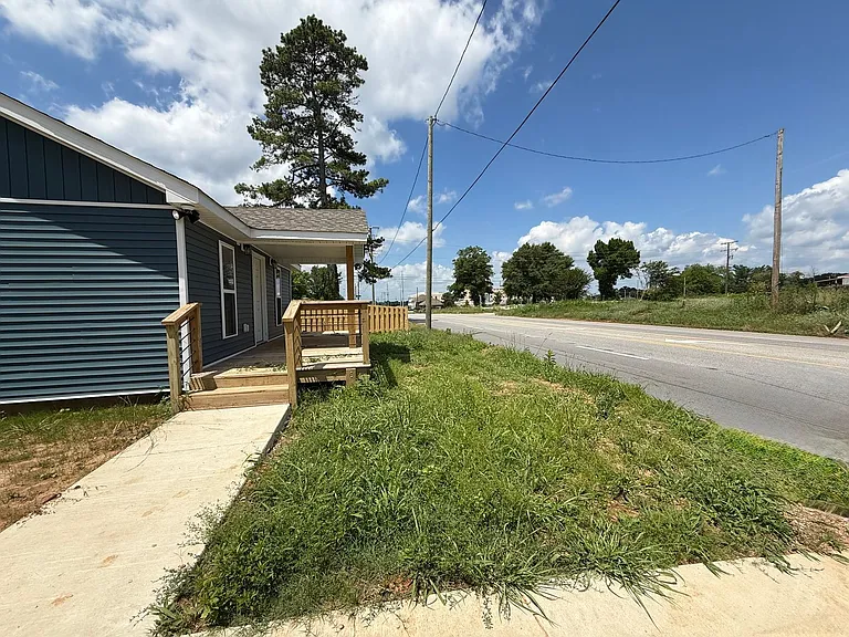 2108 Veterans Dr — Photo 36