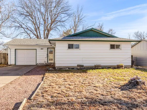 32 Scotland Rd, Pueblo, CO 81001