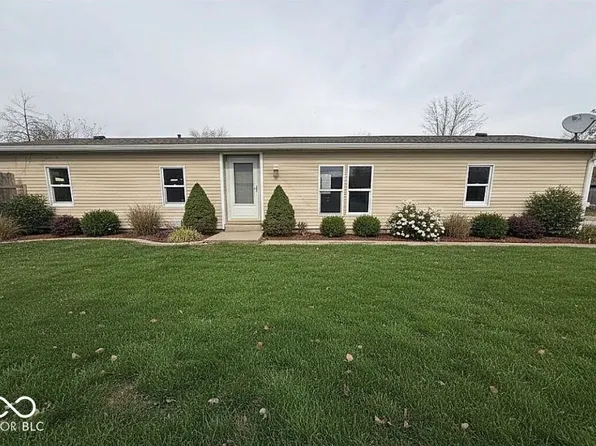 52 Fountain Lake Dr, Greenfield, IN 46140