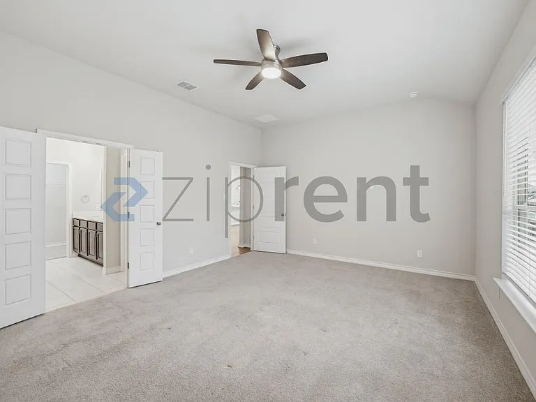 1550 Dundee Park — Photo 17
