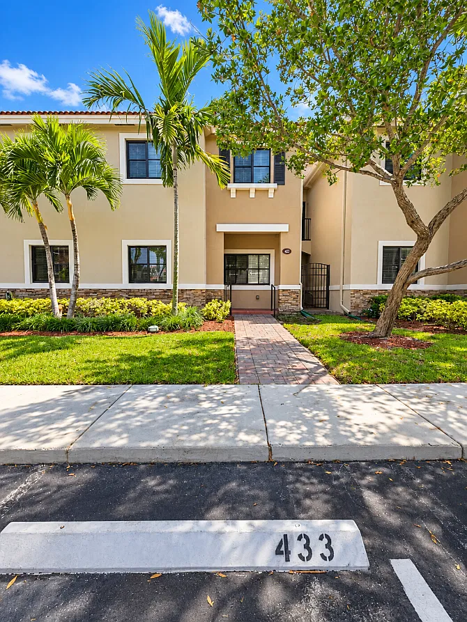 3 bed, 1515 sqft, $2,550 — Photo 1