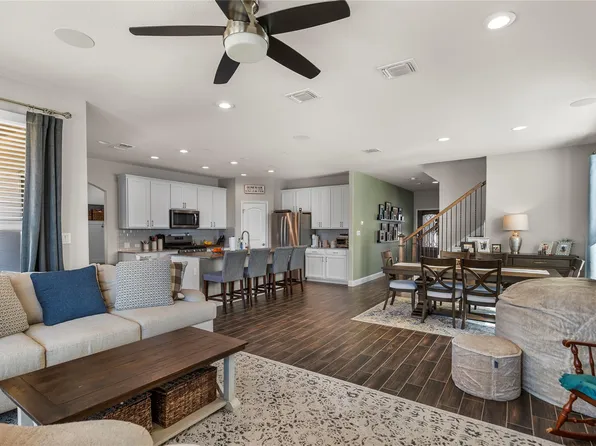 207 Duroc Dr, Hutto, TX 78634