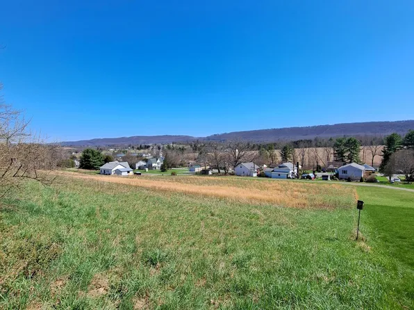 17 Weaver Ln, Sugarloaf, PA 18249