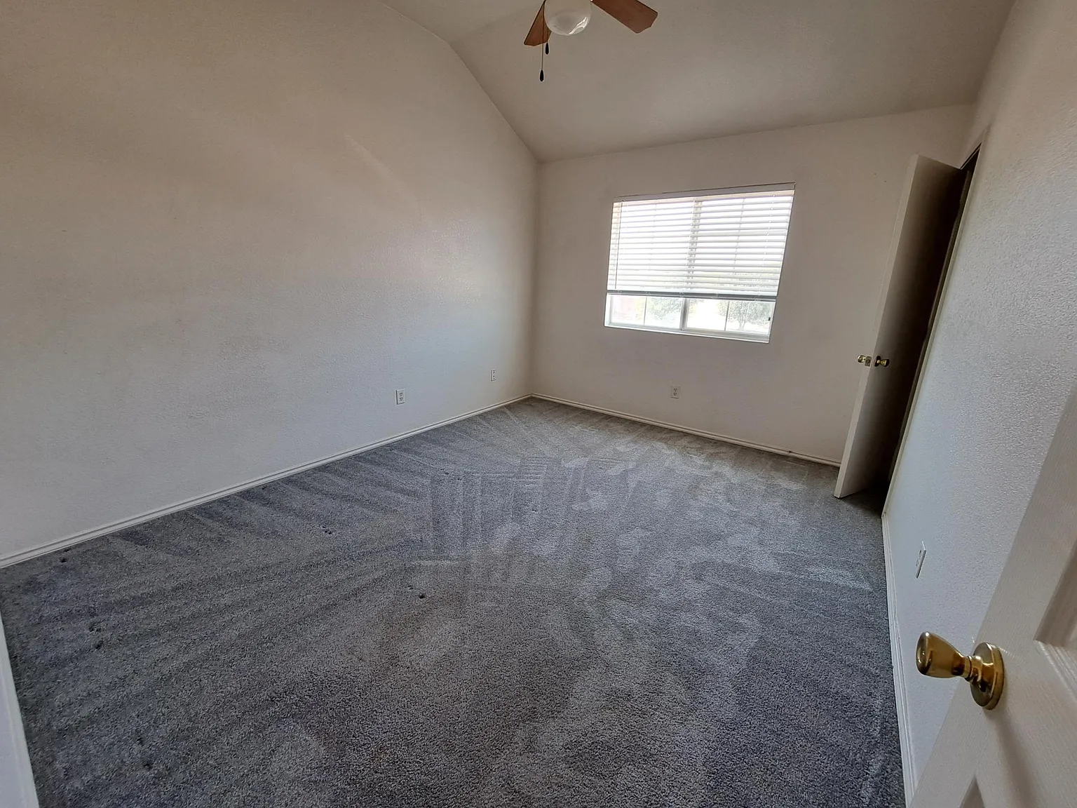 2 bed, 1.5 bath, 950 sqft, $750 — Photo 2