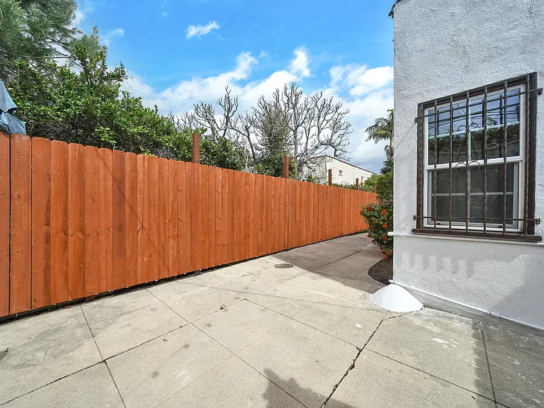 815 N Curson Ave — Photo 42