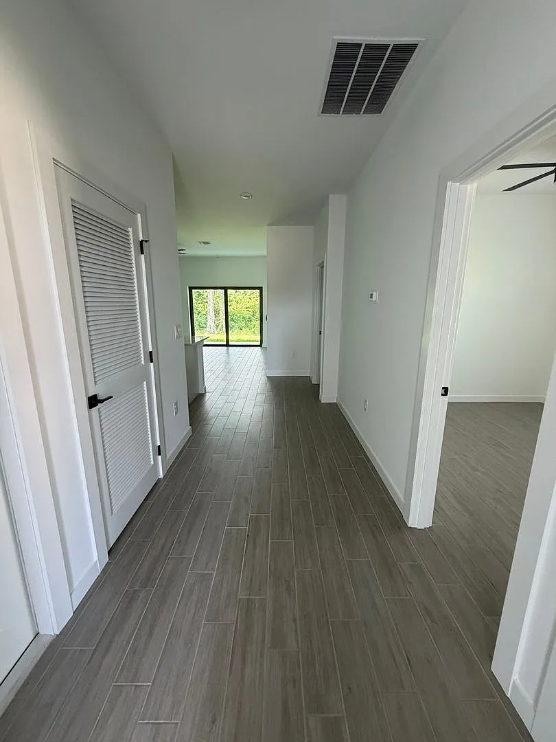 3 bed, 2.0 bath, 1198 sqft, $1,660 — Photo 3