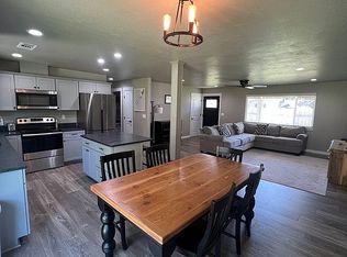 144 SW Susan Ln, Grants Pass, OR 97526