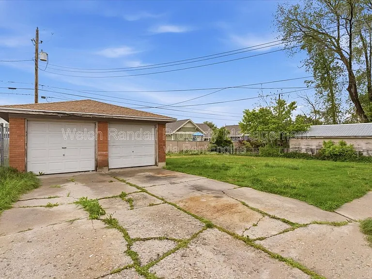 2353 Jackson Ave — Photo 18