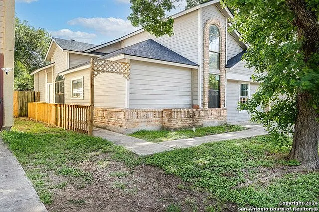 4 bed, 2.0 bath, 1554 sqft, $1,650 — Photo 2