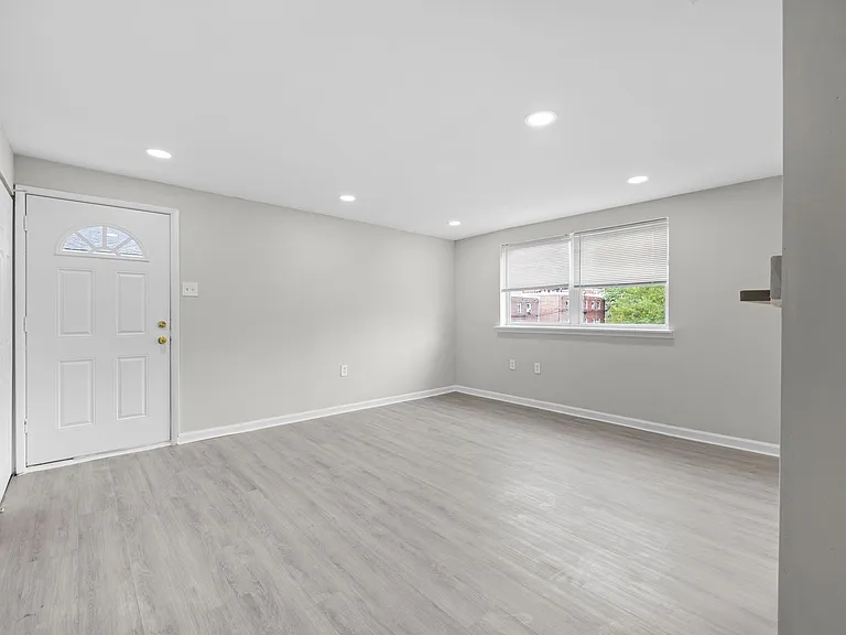 551 Avon St — Photo 9
