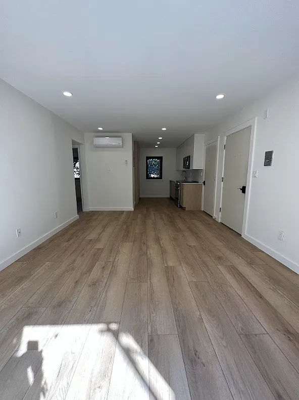 2 bed, 890 sqft, $3,600 — Photo 3