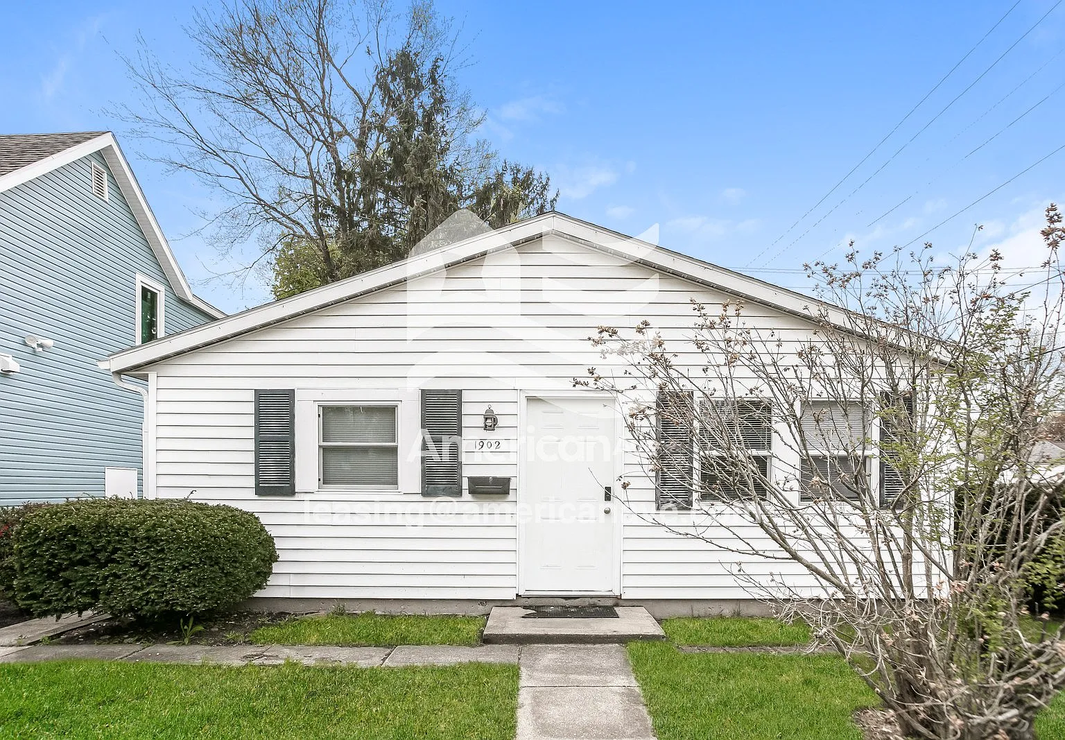 3 bed, 1.0 bath, 936 sqft, $1,585 — Photo 1