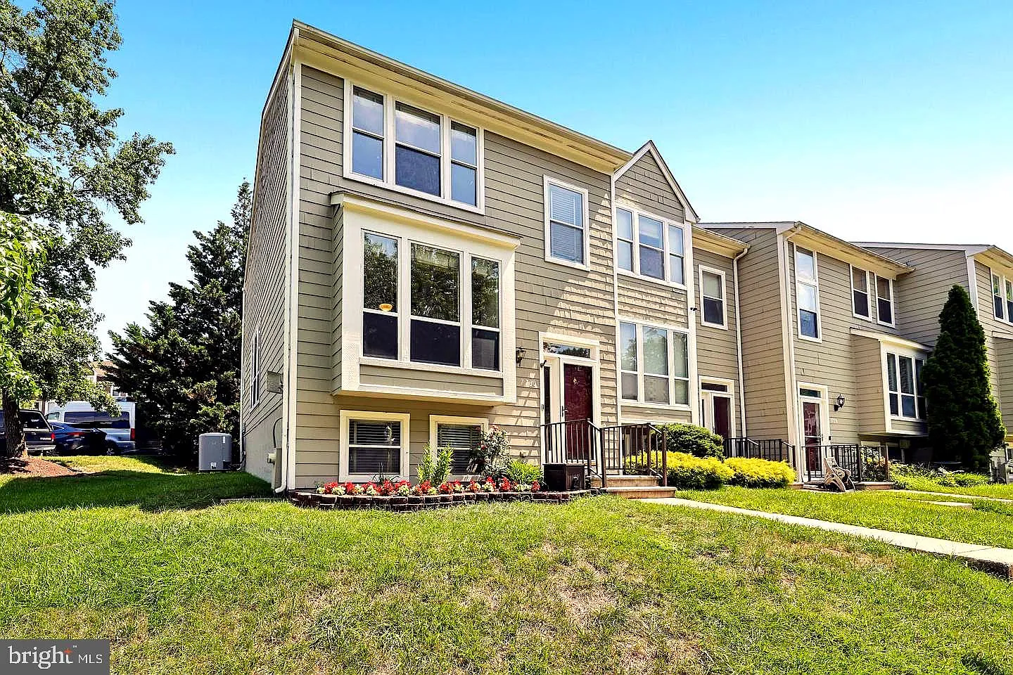 3 bed, 4.0 bath, 1952 sqft, $3,200 — Photo 1
