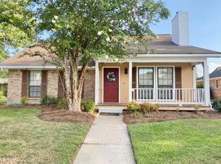 4436 Country Hill Dr, Baton Rouge, LA 70816